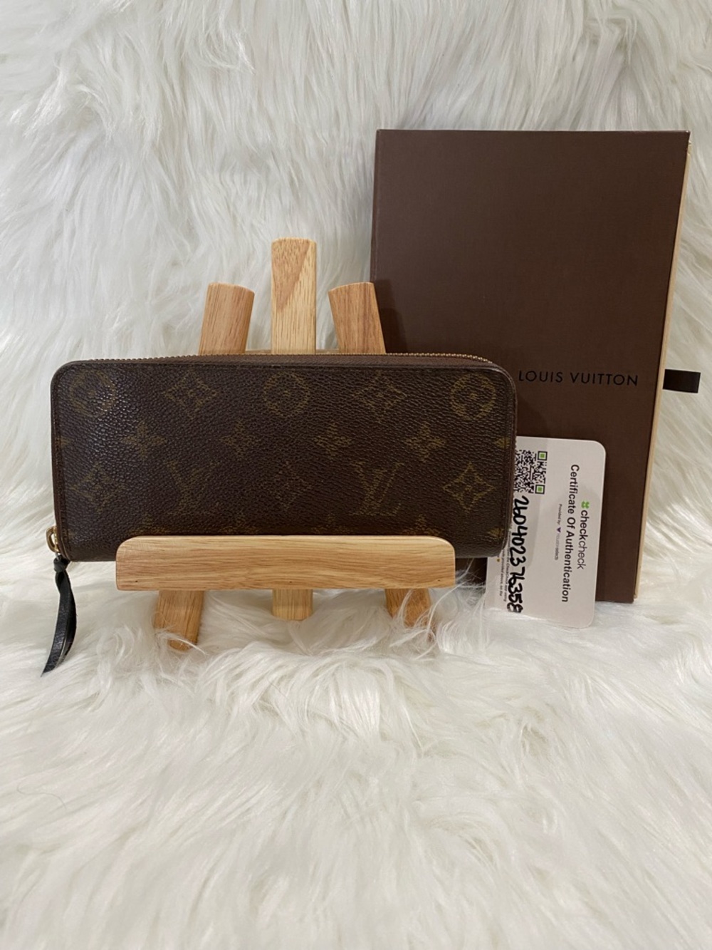 Louis Vuitton Monogram Canvas Zip-Around Wallet w GORGEOUS interior